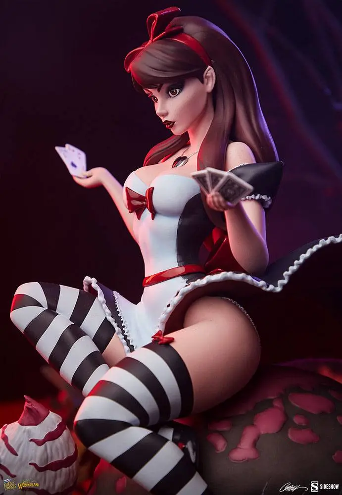 Fairytale Fantasies Collection Socha Alice in Wonderland Game of Hearts Edition 34 cm produktová fotografia