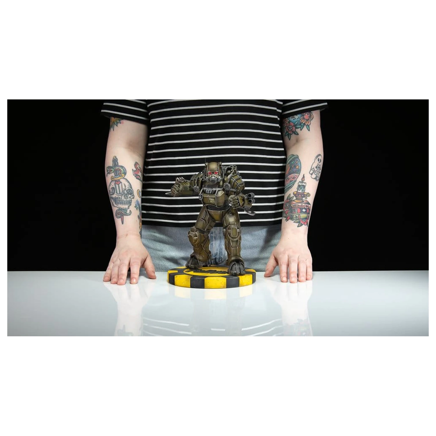 Fallout (Amazon) PVC figúrka NCR Power Armor 25 cm produktová fotografia