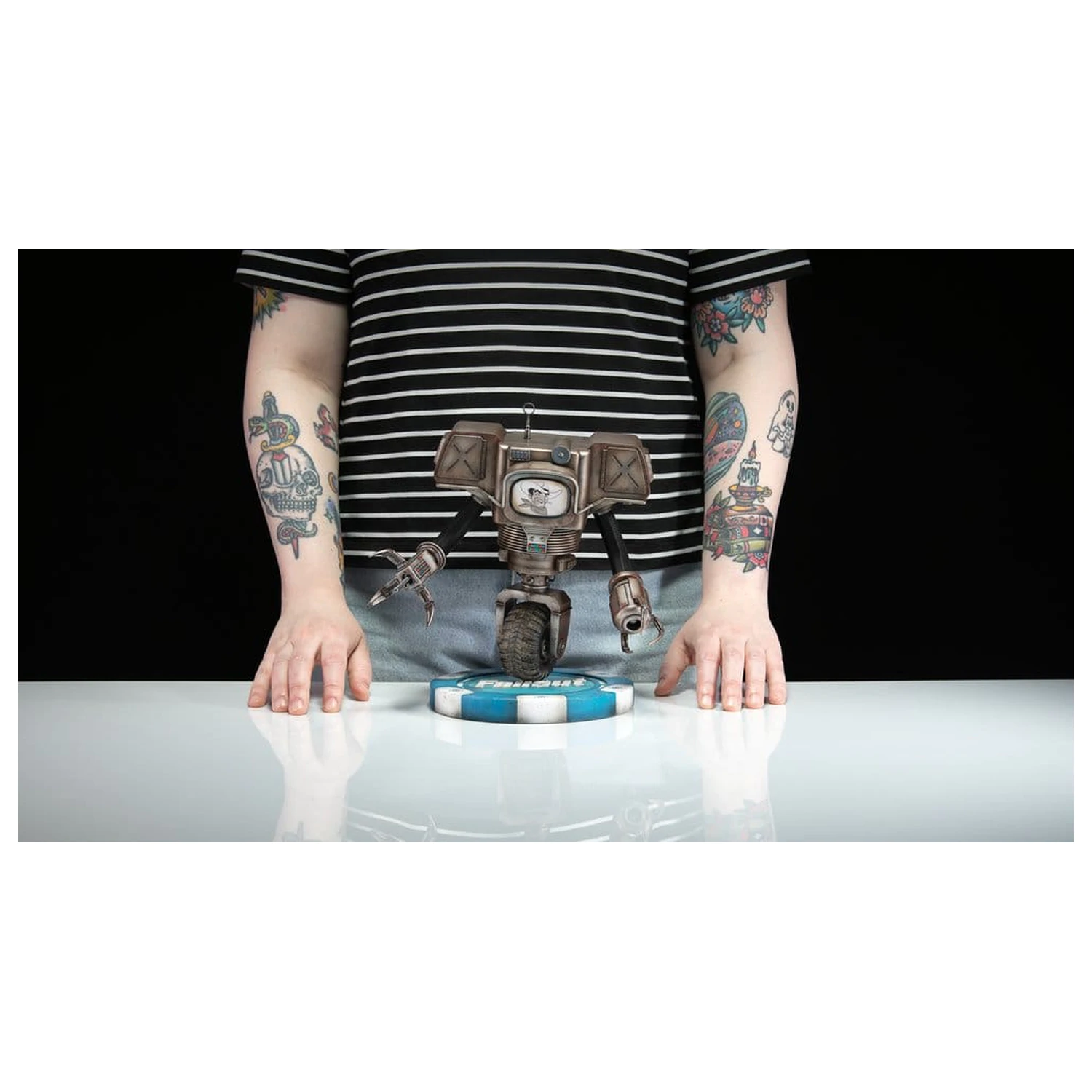 Fallout (Amazon) PVC figúrka Victor the Securitron 25 cm produktová fotografia