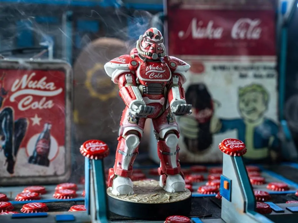Fallout Nuka Cola Power Armour Cable Guys držiak na ovládač a stojan na telefón produktová fotografia