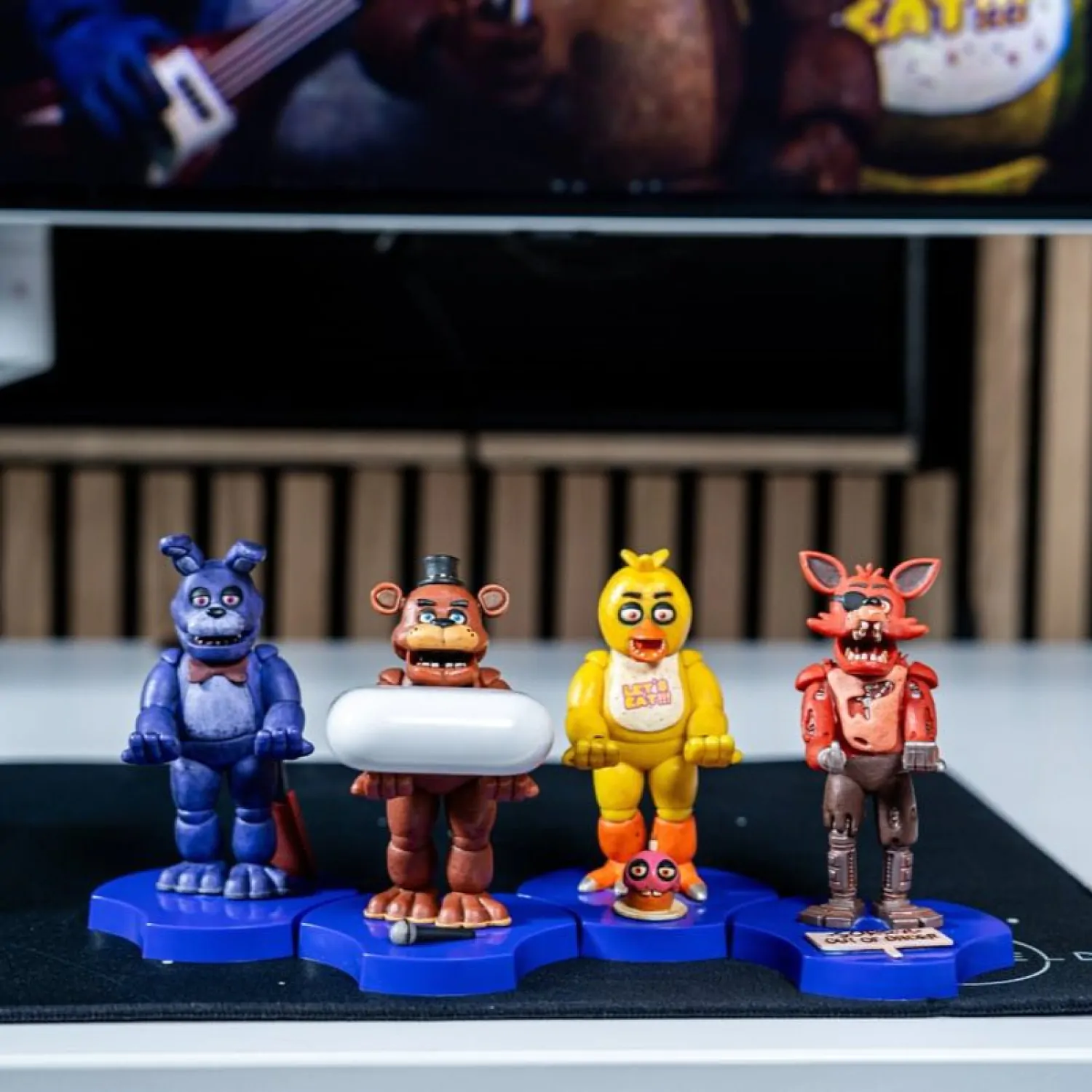 Five Nights at Freddy's Chica Holdems Cable Guys Mini Držiak na zariadenie a Stojan na telefón produktová fotografia