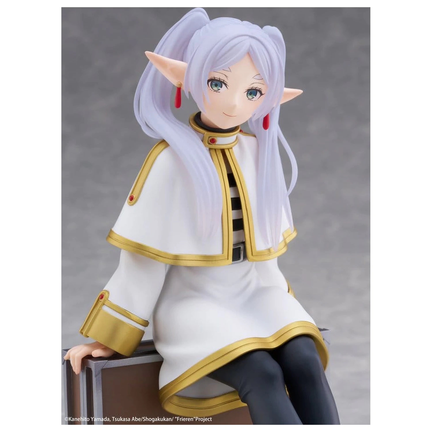 Frieren: Beyond Journey's End PVC figúrka na plochu Roztomilá Frieren (Verzia kufra) Opätovné vydanie 13 cm produktová fotografia