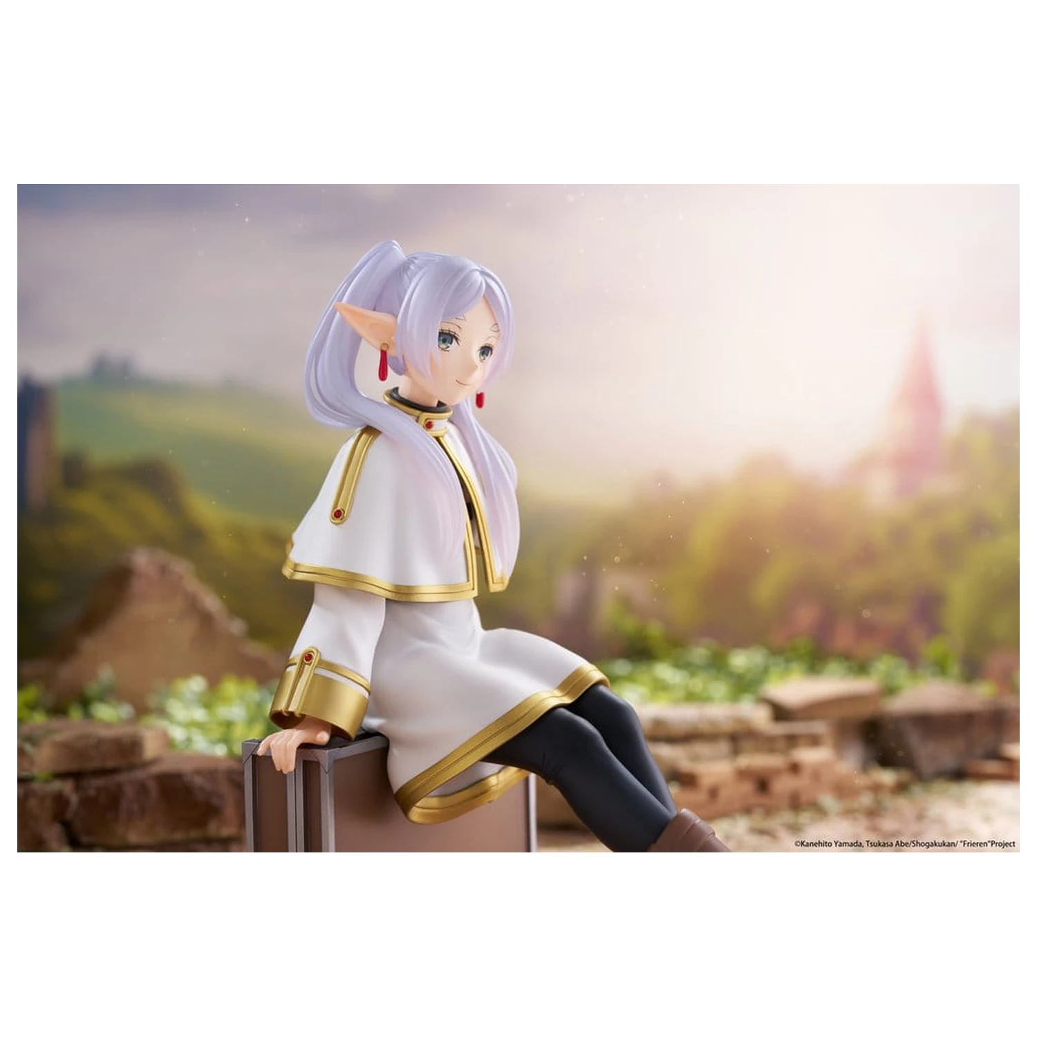 Frieren: Beyond Journey's End PVC figúrka na plochu Roztomilá Frieren (Verzia kufra) Opätovné vydanie 13 cm produktová fotografia