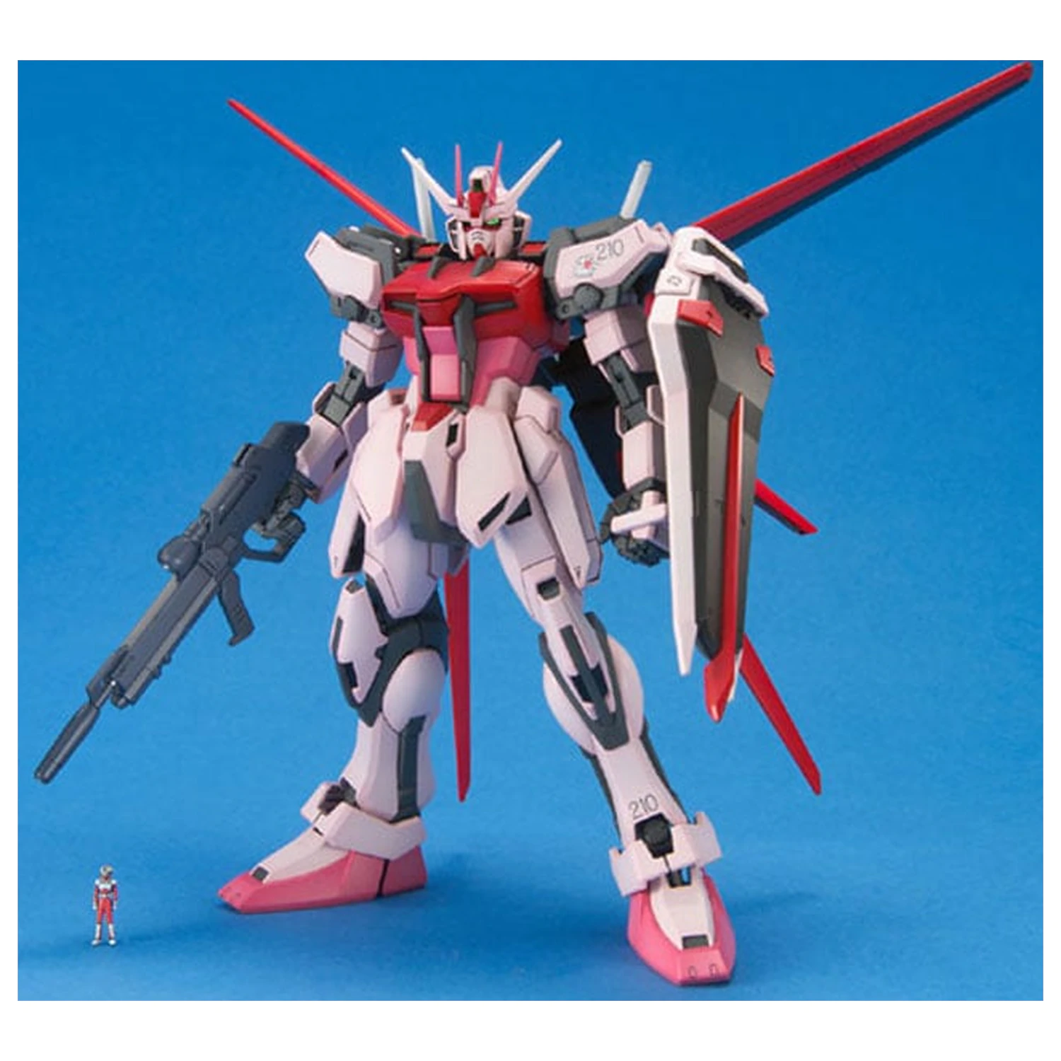 GUNDAM MG 1/100 Strike Rouge modelová stavebnica produktová fotografia
