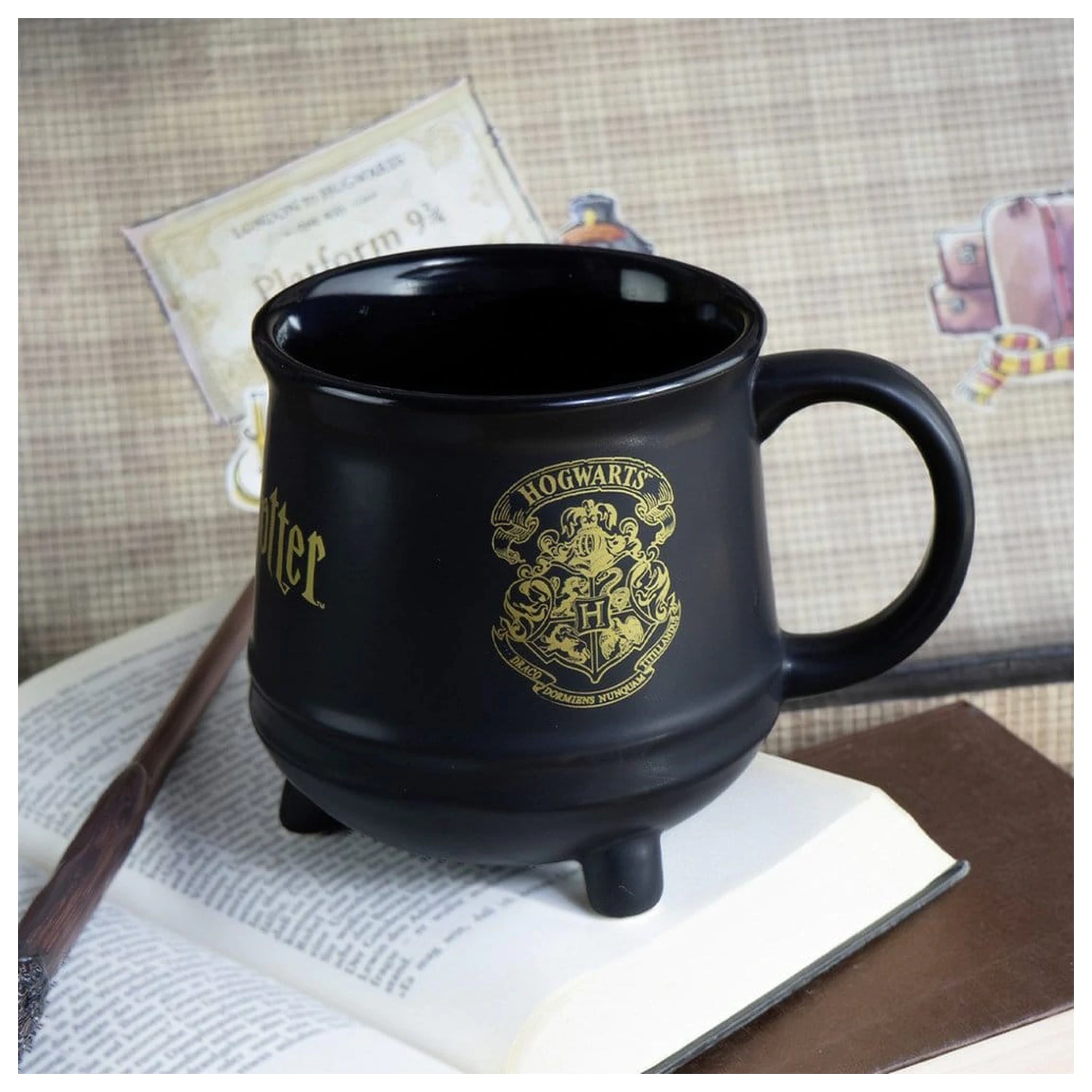 Harry Potter Hrnček Hogwarts Crest Cauldron Design 560ml produktová fotografia