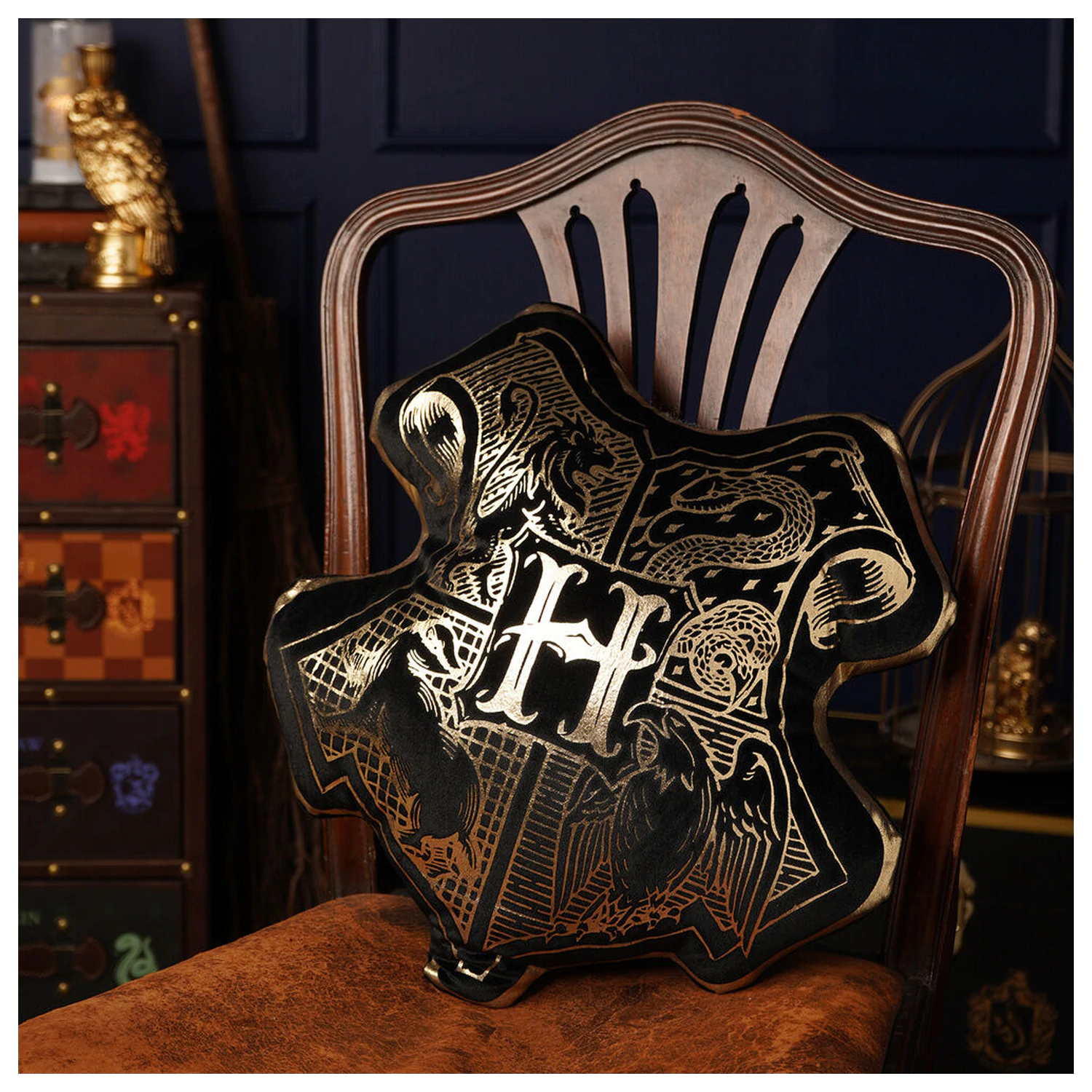 Harry Potter Hogwarts Crest zamatový vankúš produktová fotografia