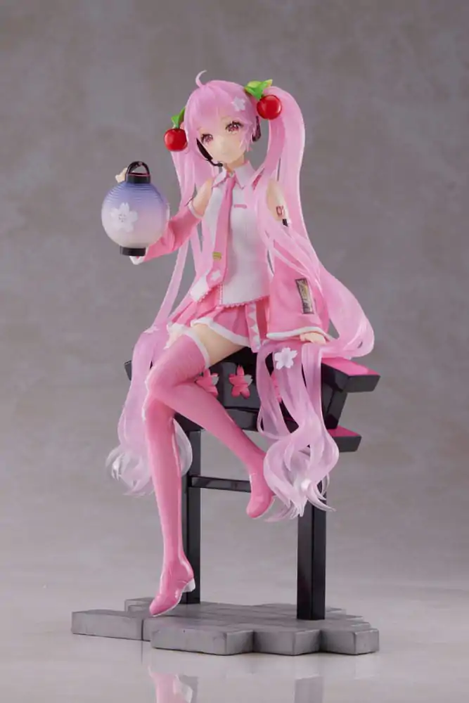 Hatsune Miku AMP PVC Socha Sakura Miku Lantern Ver. Reissue 20 cm produktová fotografia