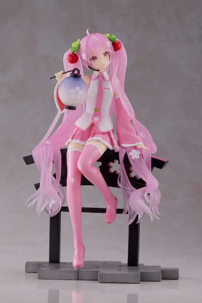 Hatsune Miku AMP PVC Socha Sakura Miku Lantern Ver. Reissue 20 cm produktová fotografia