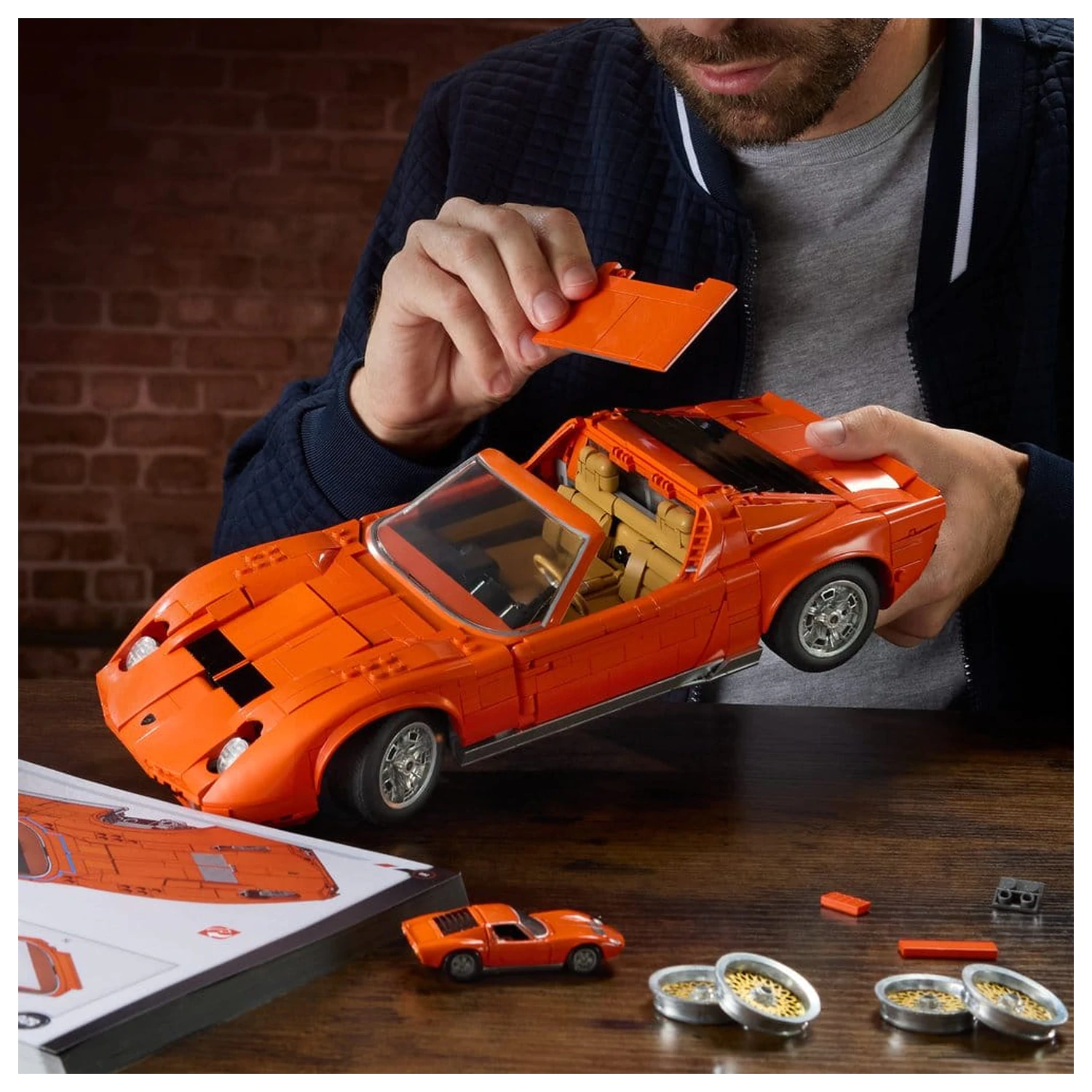 Hot Wheels Premium Mattel Brick Shop Stavebnica 1/12 Lamborghini Miura P400 SV produktová fotografia