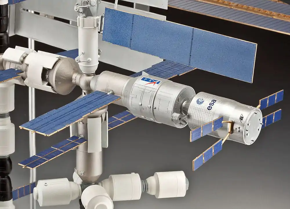 International Space Station ISS Model Kit Darčeková sada 1/144 25th Anniversary Platinum Edition 74 cm termékfotó