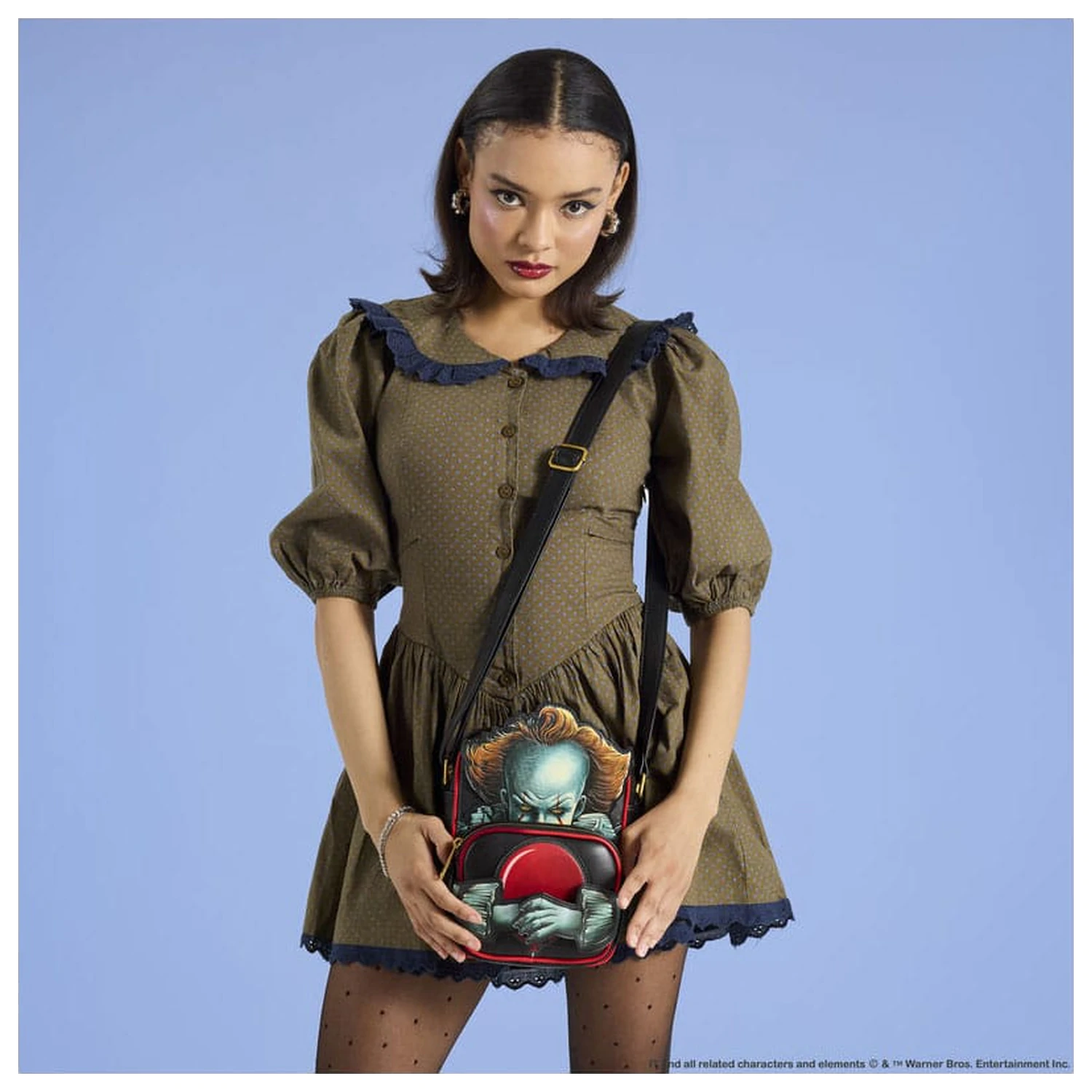 IT by Loungefly Crossbody Pennywise produktová fotografia