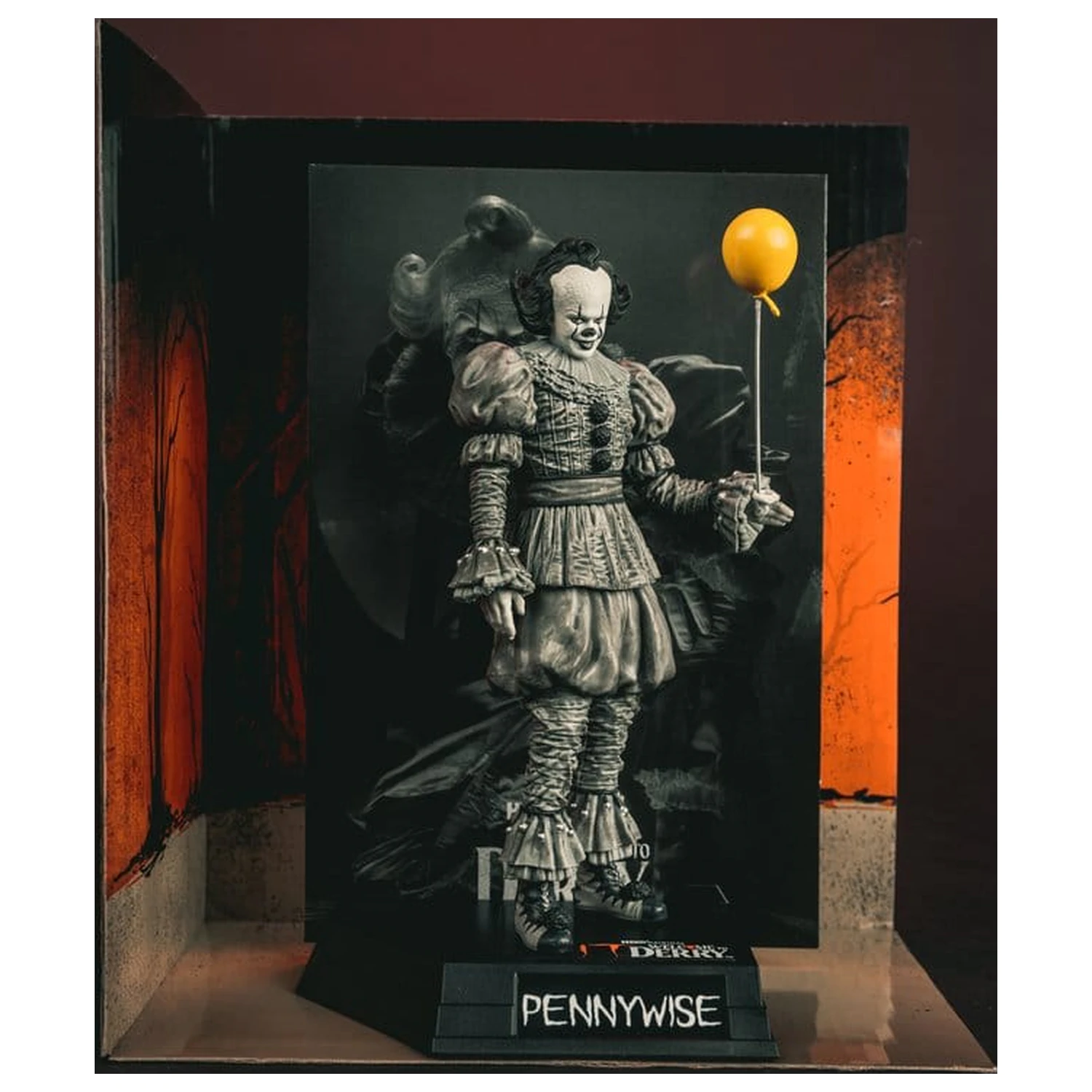 It Vitajte vo figúrke Derry Movie Maniacs Pennywise (čierno-biela) 16 cm produktová fotografia