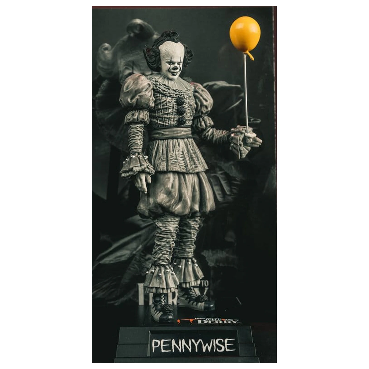 It Vitajte vo figúrke Derry Movie Maniacs Pennywise (čierno-biela) 16 cm produktová fotografia