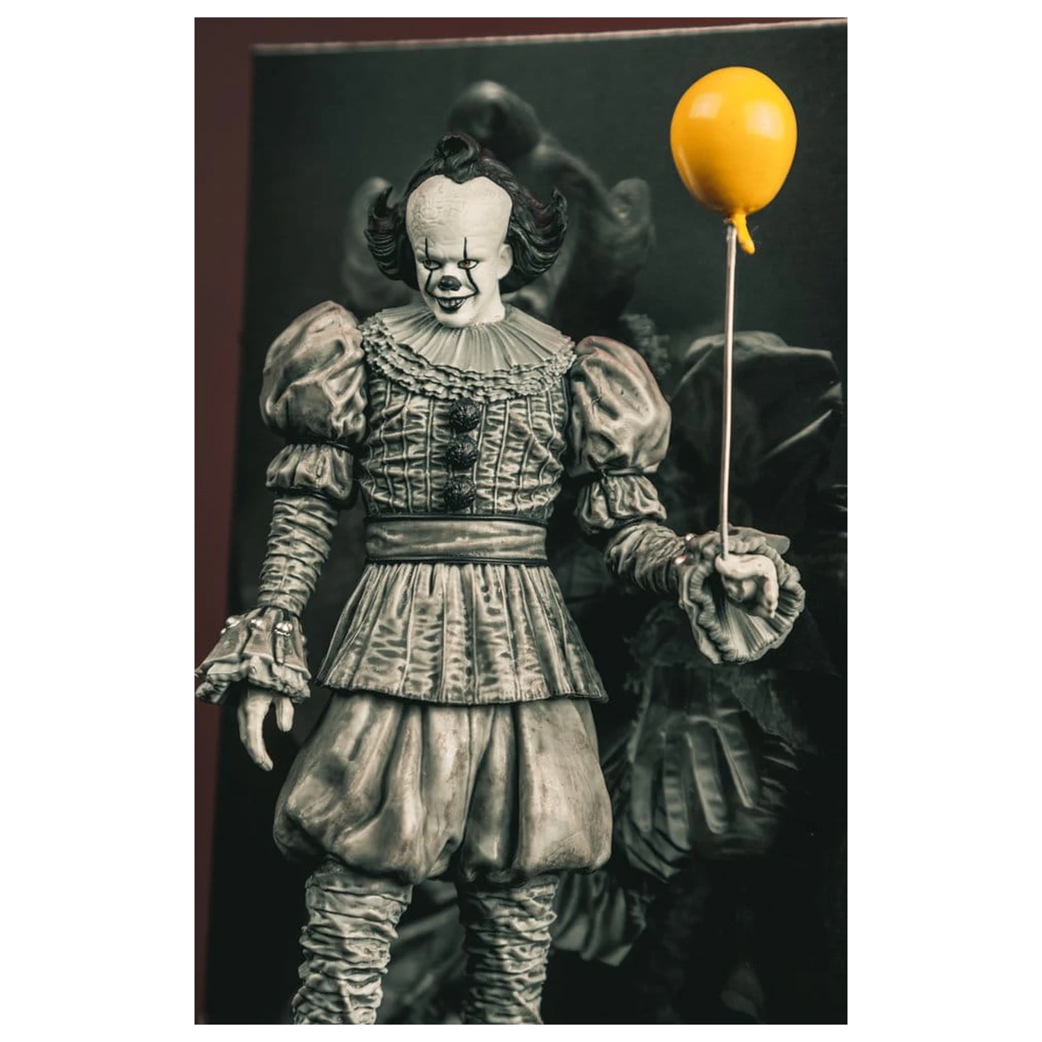 It Vitajte vo figúrke Derry Movie Maniacs Pennywise (čierno-biela) 16 cm produktová fotografia
