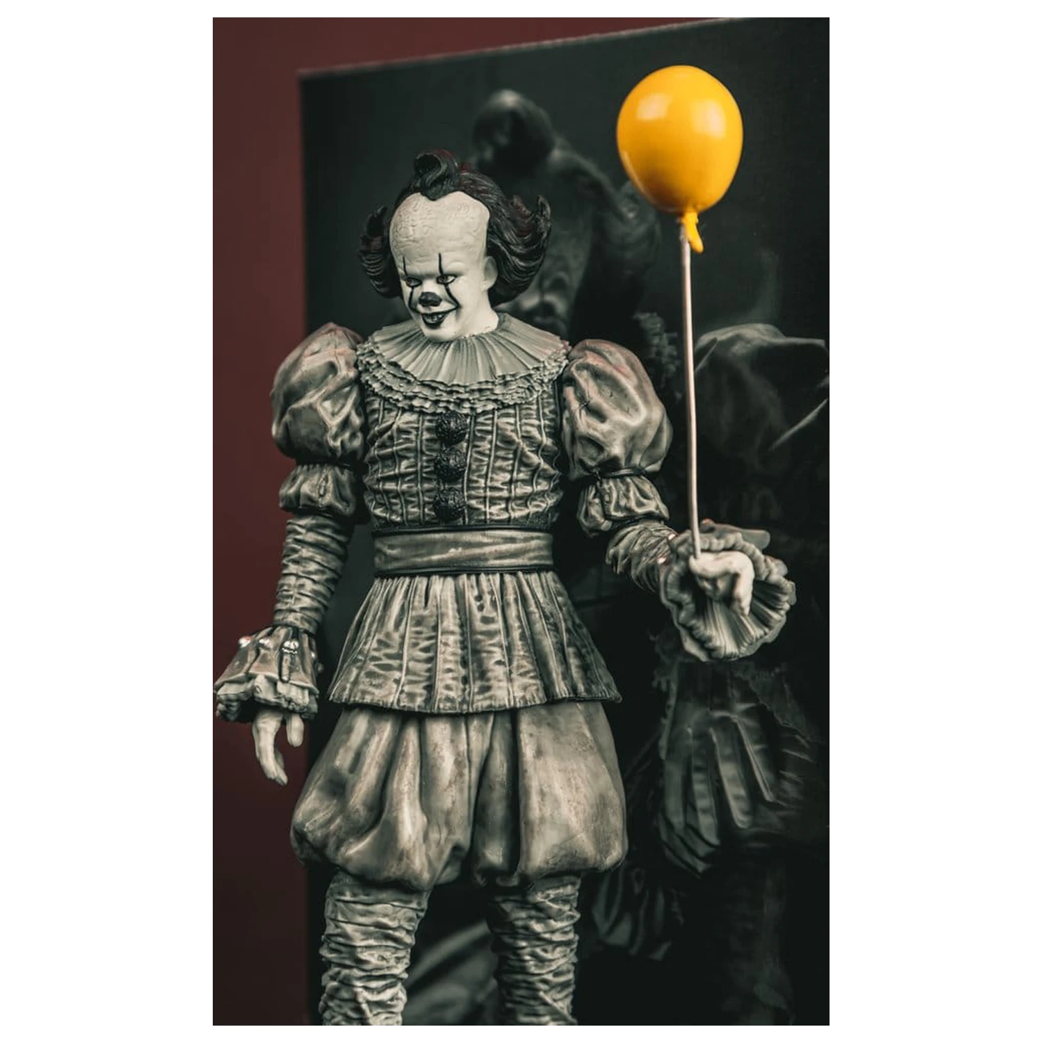 It Vitajte vo figúrke Derry Movie Maniacs Pennywise (čierno-biela) 16 cm produktová fotografia