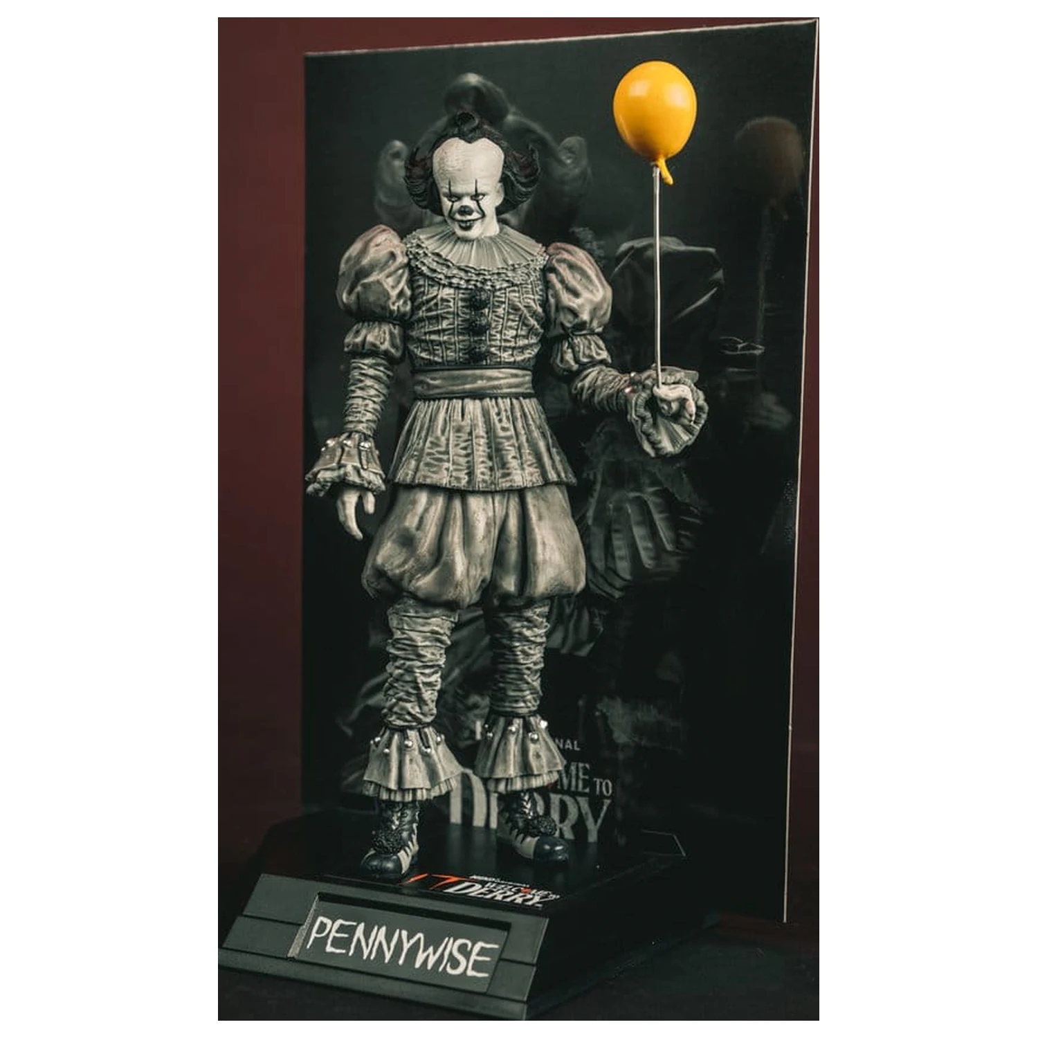 It Vitajte vo figúrke Derry Movie Maniacs Pennywise (čierno-biela) 16 cm produktová fotografia