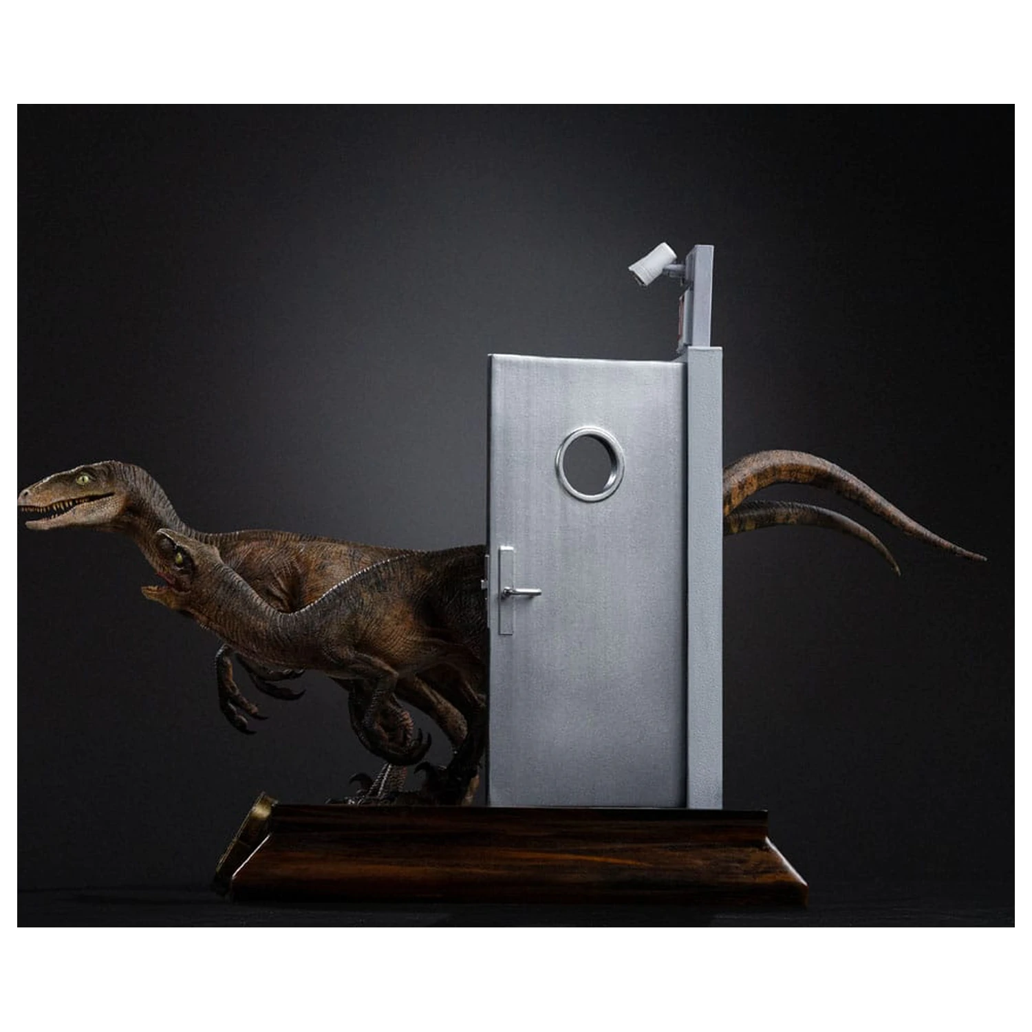 Jurassic Park Socha Art Scale v mierke 1/10 Raptors at the Kitchen's Door 28 cm produktová fotografia