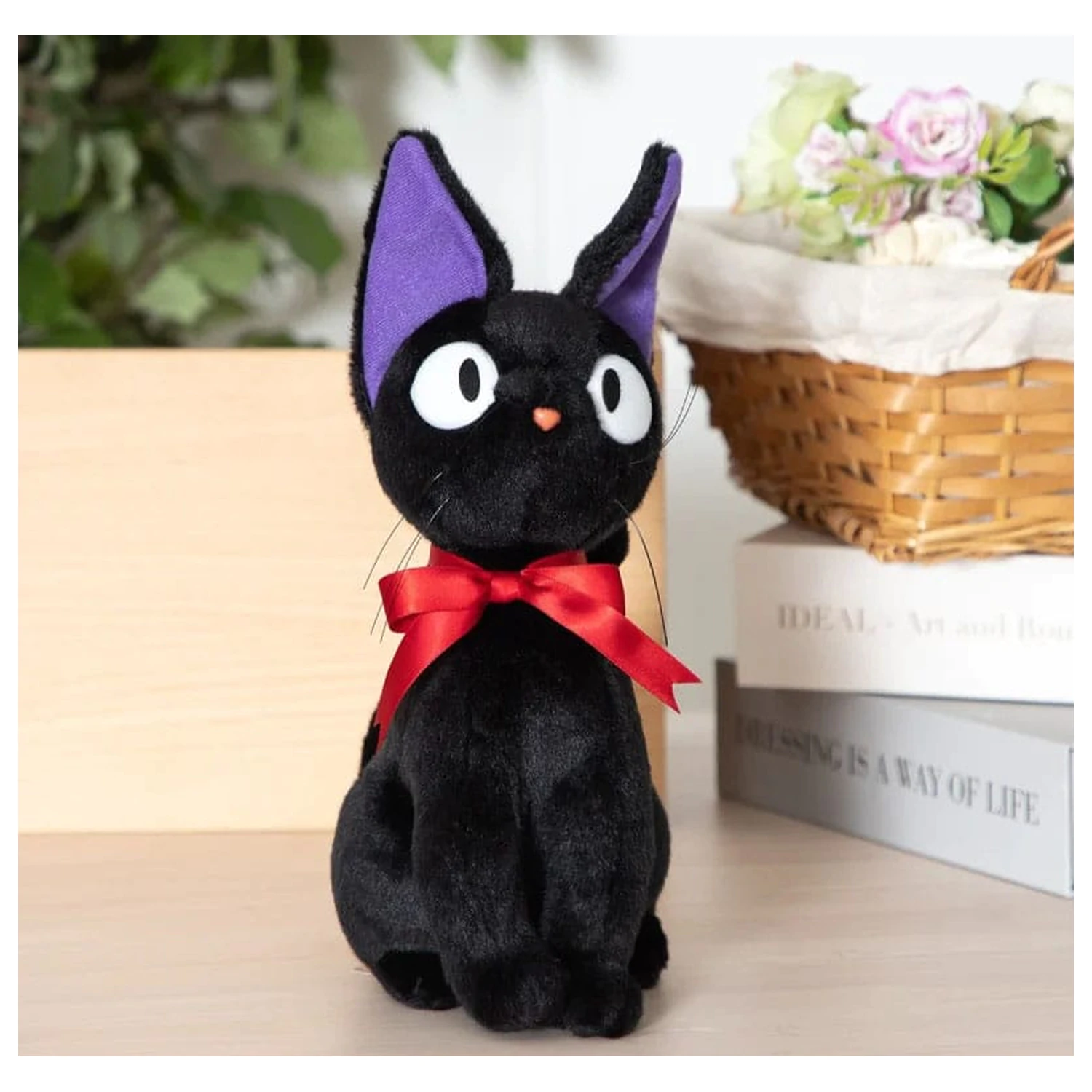 Kiki's Delivery Service plyšová figúrka Jiji sediaca M 32 cm produktová fotografia