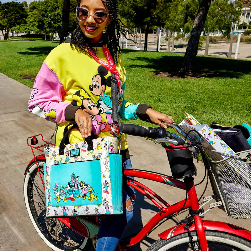 Loungefly Disney 100 Mickey & Friends Classic konvertibilná nákupná taška produktová fotografia