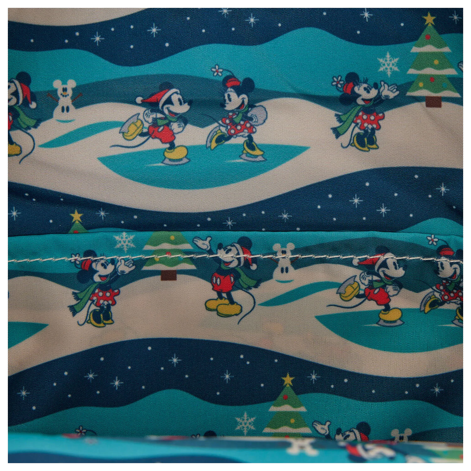 Loungefly Disney Mickey Holiday batoh produktová fotografia