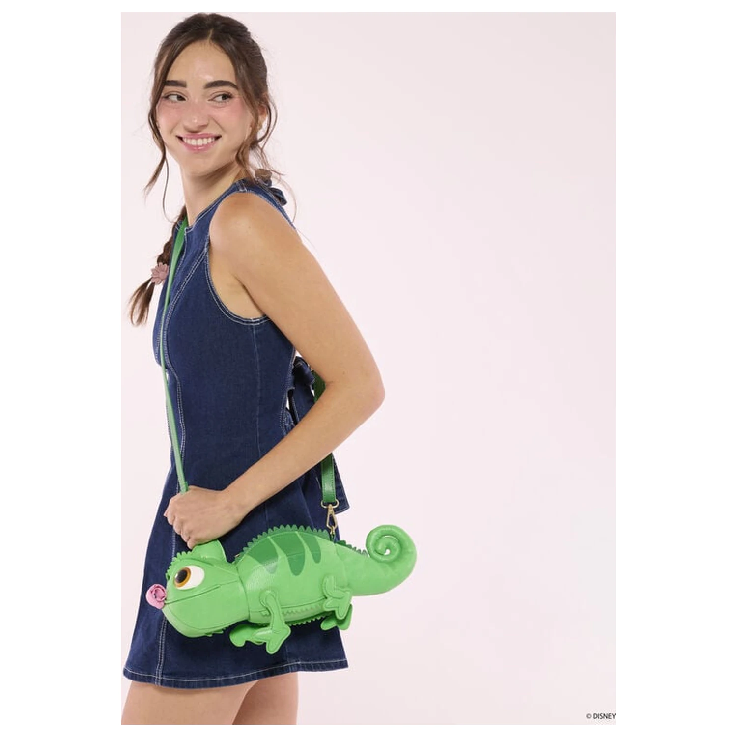 Loungefly Disney Tangled Rapunzel Pascal taška cez rameno produktová fotografia