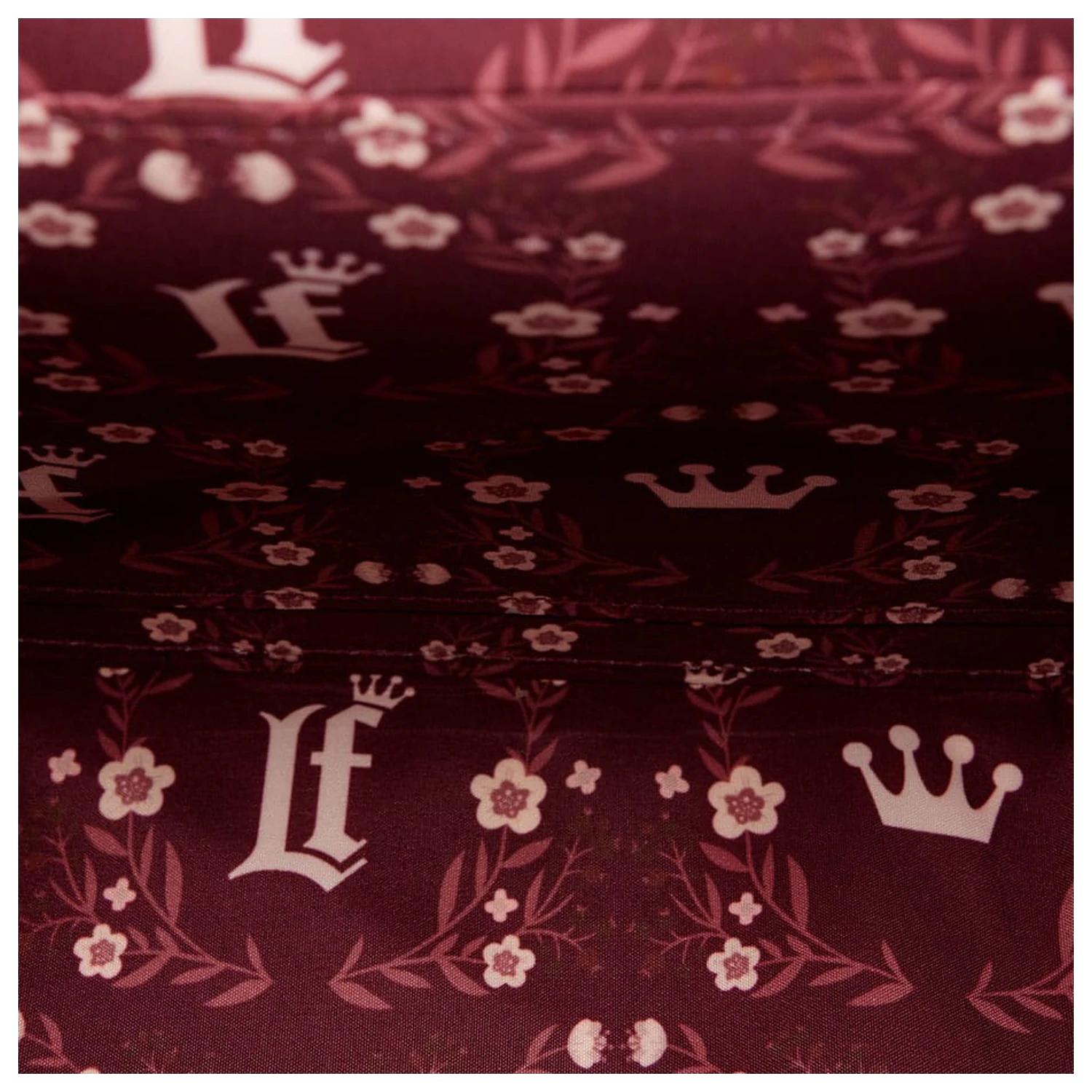 Loungefly Crossbody kabelka Zmrzlina a červený kvetinový vzor produktová fotografia