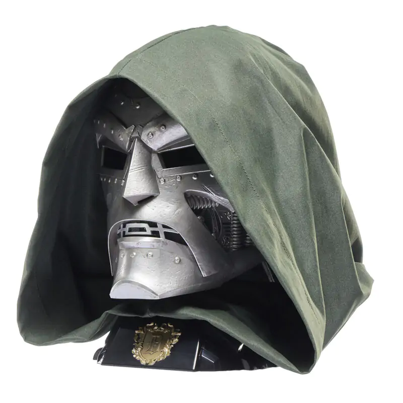 Marvel Legends Doctor Doom prémiová roleplay prilba produktová fotografia