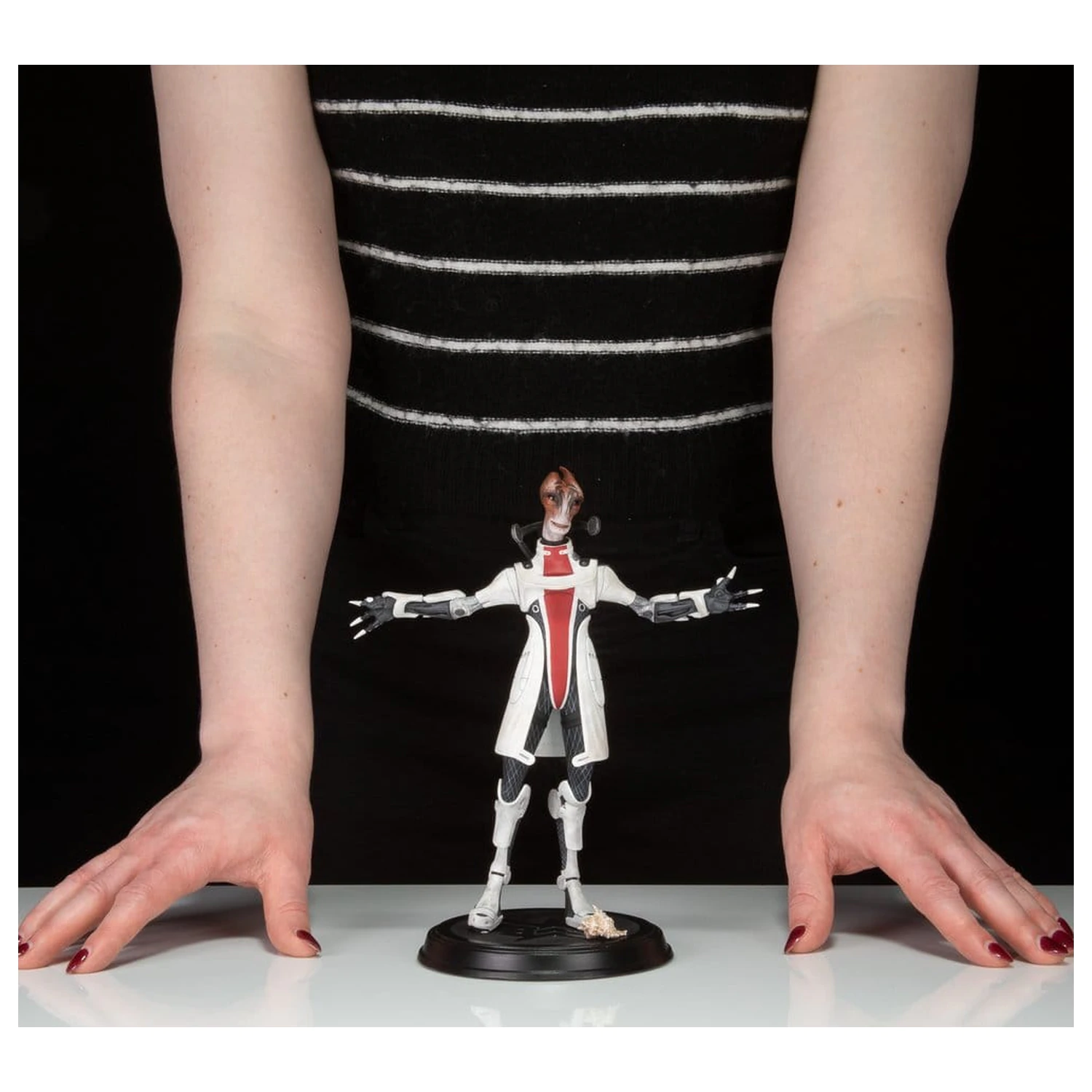 Mass Effect PVC figúrka Mordin Solus 23 cm produktová fotografia