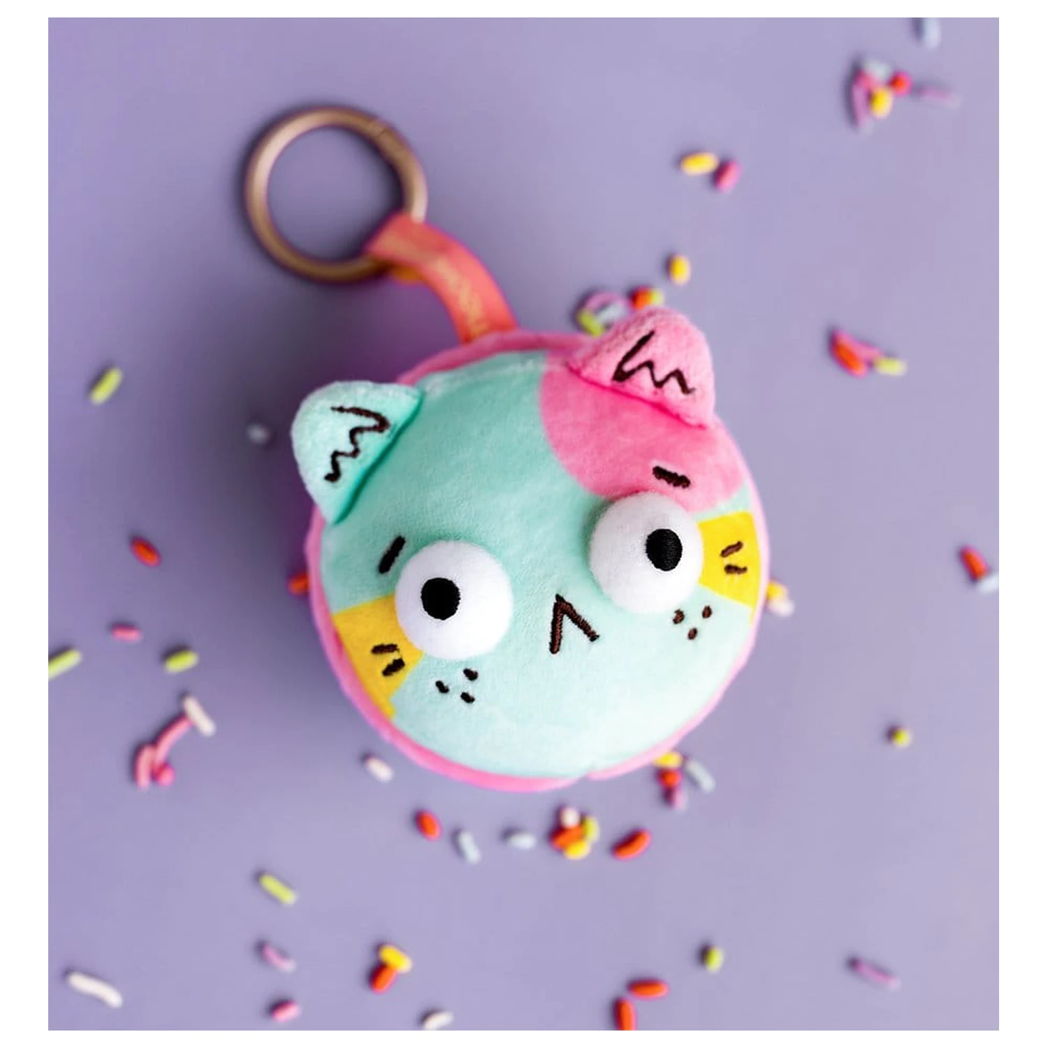Plyšový prívesok na tašku Meowcaron Scared 7 cm produktová fotografia