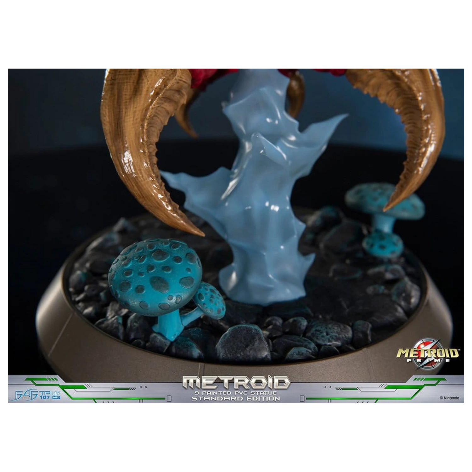 Metroid Prime PVC figúrka Metroid (štandardná) (svietiaca v tme) 21 cm produktová fotografia