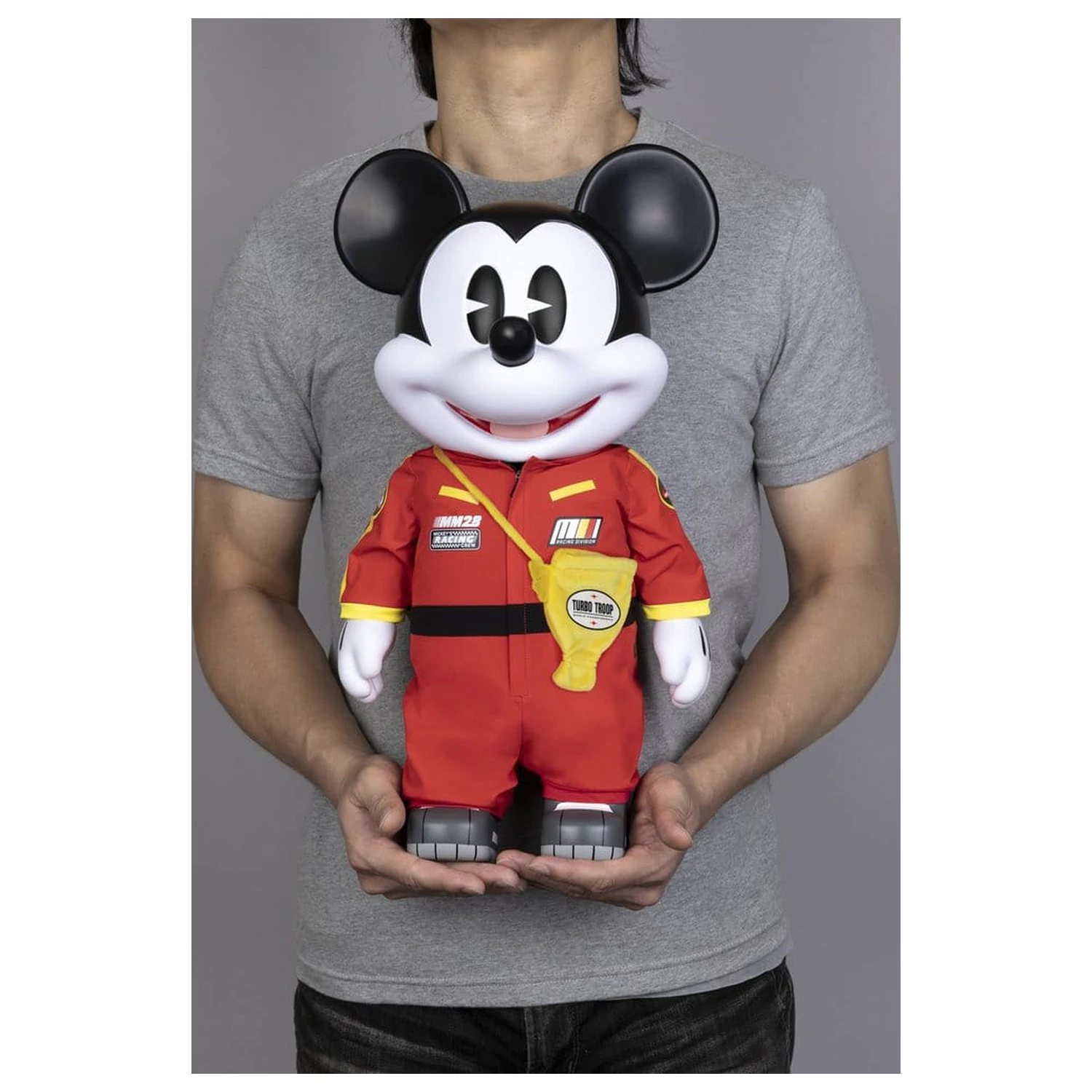 Mickey and Friends Vinylová banka SYAKING-BANG!! Funkčná figúrka pretekárskeho auta Mickey 48 cm produktová fotografia