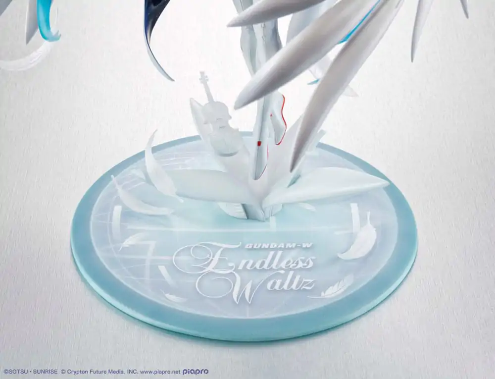 Mobile Suit Gundam x Hatsune Miku Lucrea PVC Soška Hatsune Miku x Wing Gundam Zero EW 45. Výročie 27 cm produktová fotografia