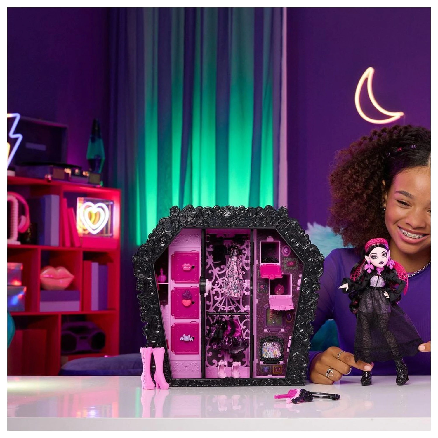 Monster High Ultimate Skulltimate Draculaura bábika a šatník produktová fotografia