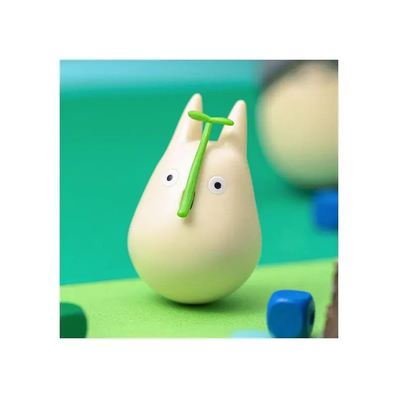 My Neighbor Totoro Figúrka s okrúhlym dnom Malý Totoro s listom 5 cm produktová fotografia