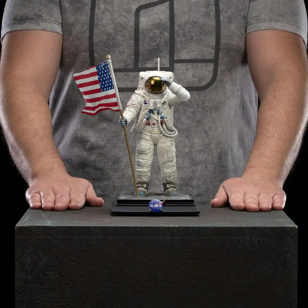 Soška zo série NASA Art Scale Statue 1/10 Apollo 11 Astronaut 23 cm termékfotó