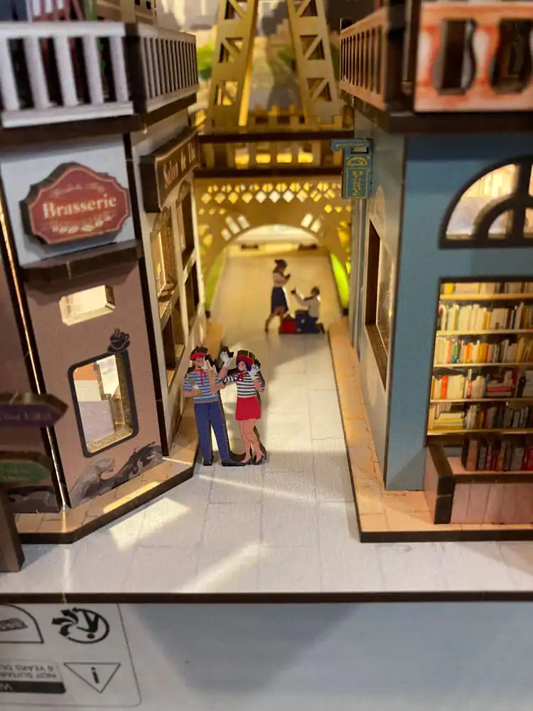 Paris Tiny Adventures Book Nook Mini diorama 23 cm produktová fotografia