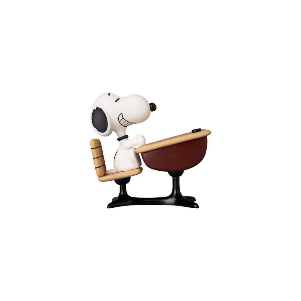 Peanuts UDF Series 18 Mini Figúrka Snoopy so stolom 9 cm produktová fotografia