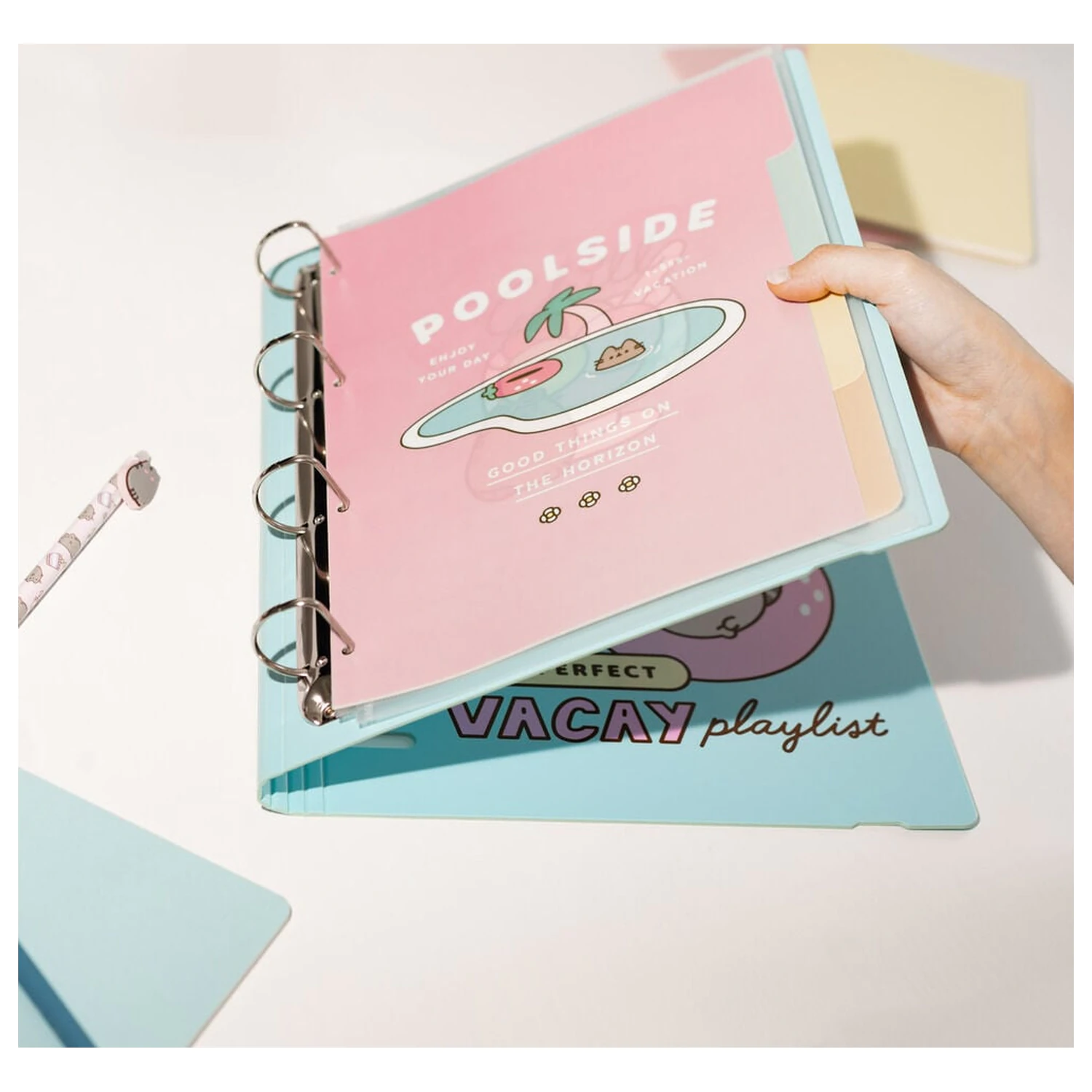 Pusheen 4 krúžkový zakladač produktová fotografia
