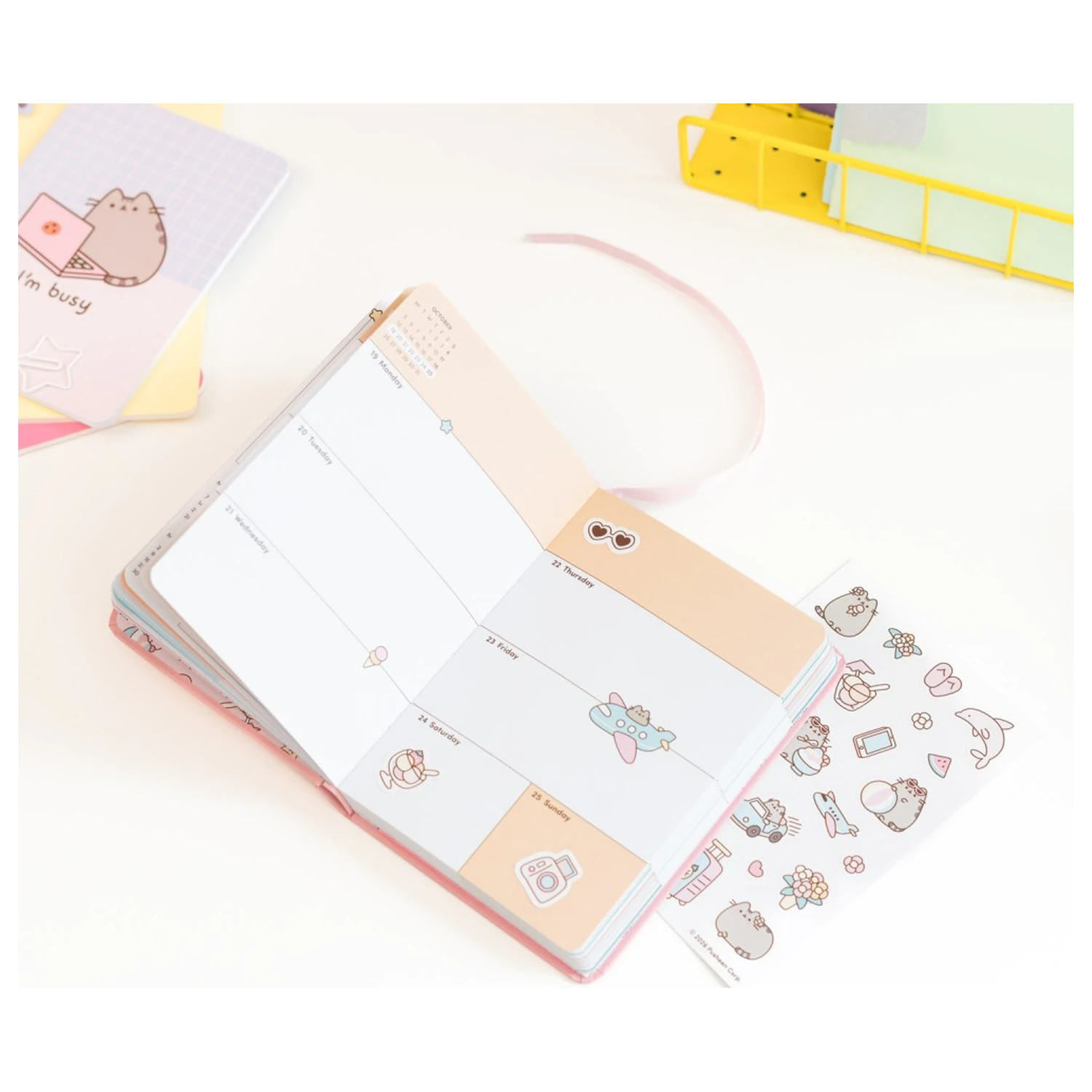 Pusheen Academic Planner Tropical Vacation 2026/27 A6 anglická verzia produktová fotografia