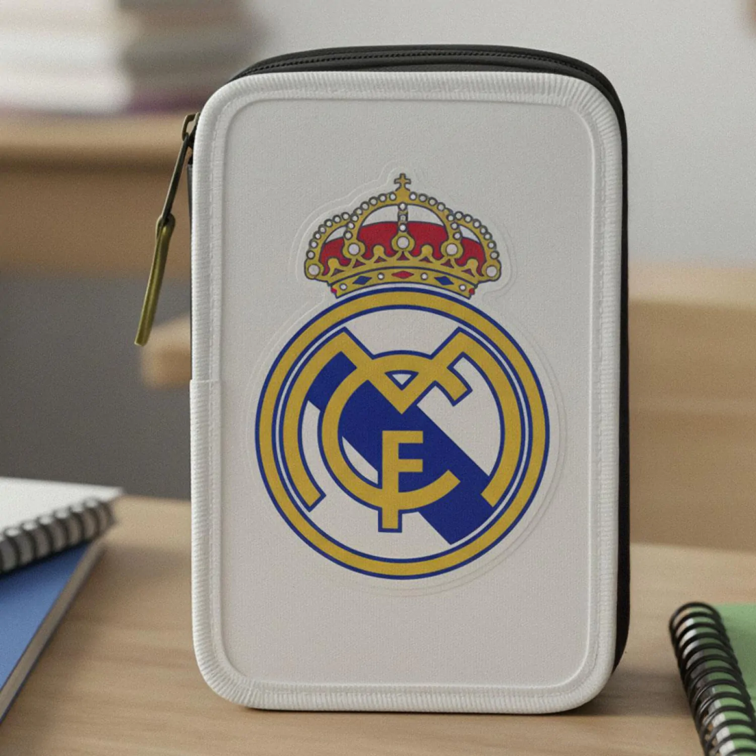 Real Madrid trojposchodový peračník produktová fotografia