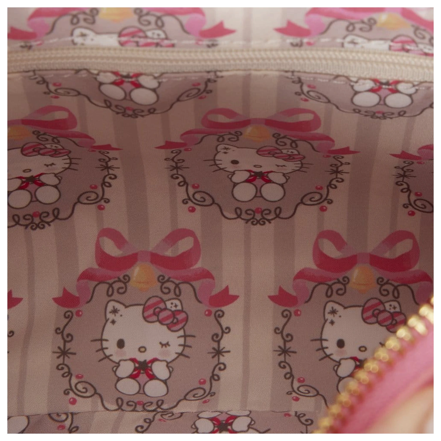 Sanrio by Loungefly kabelka cez telo s korálkovou rúčkou a príveskom na tašku Hello Kitty Quilted produktová fotografia