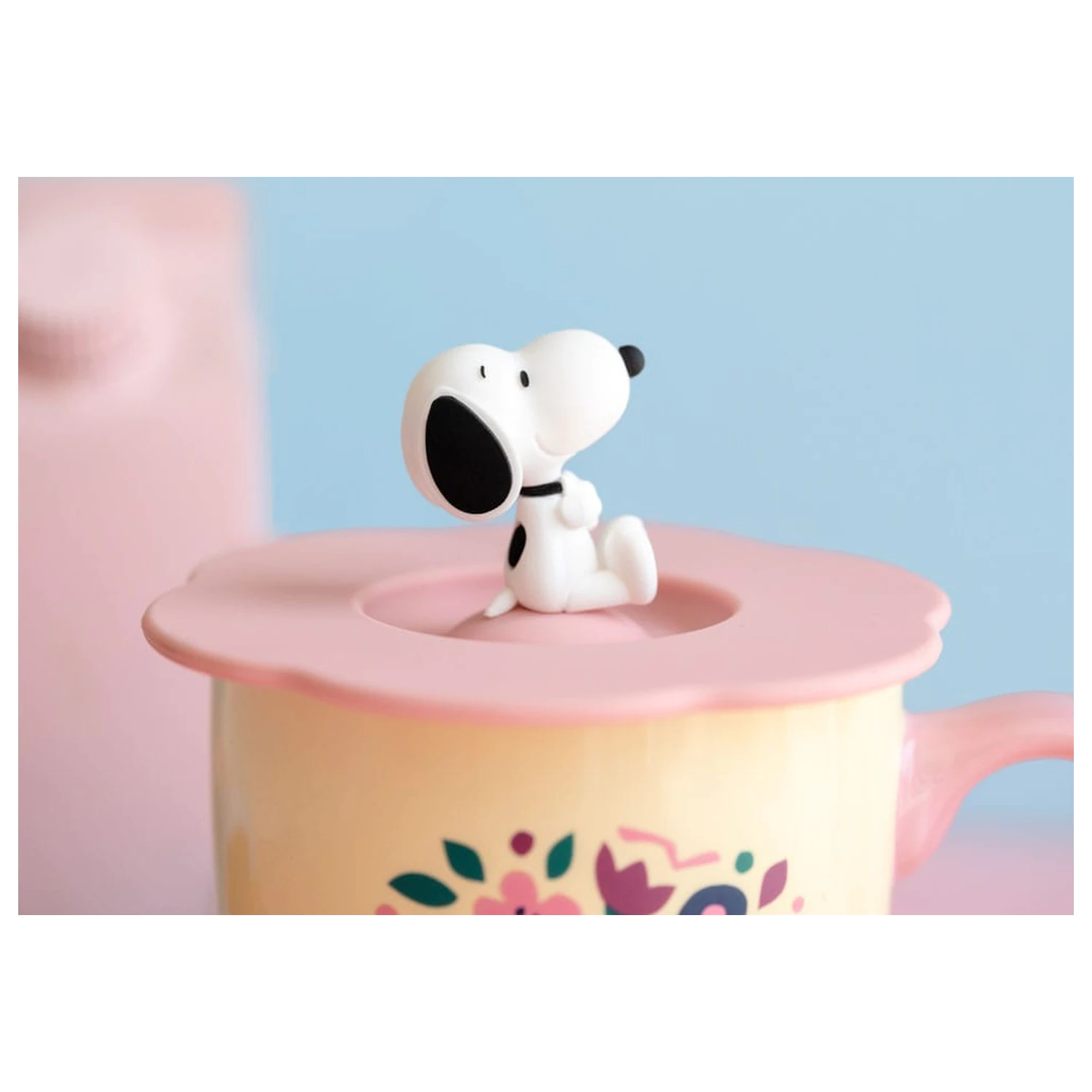 Snoopy prémiový hrnček s vrchnákom produktová fotografia