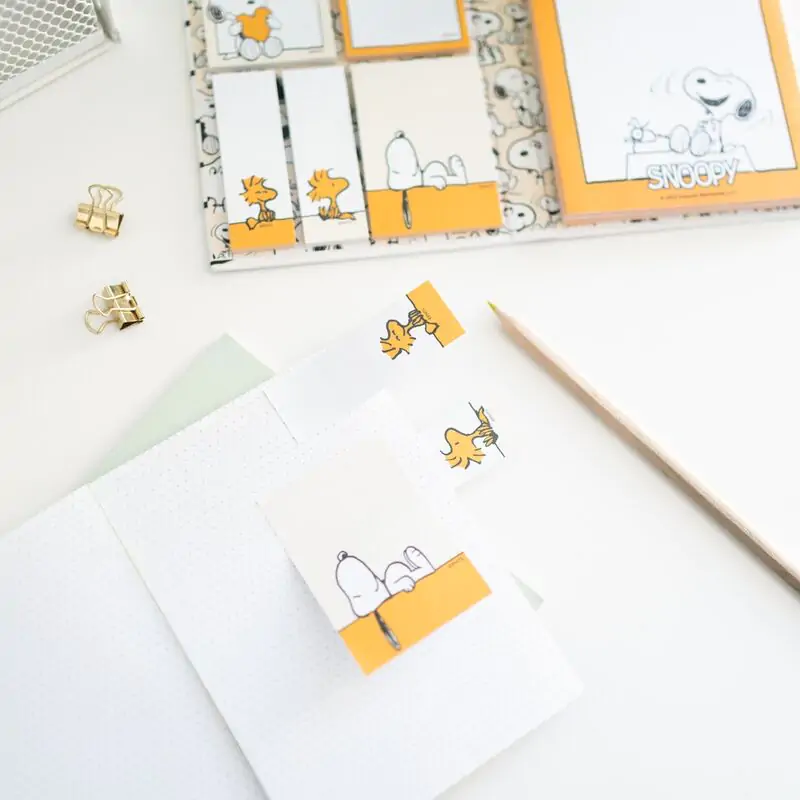 Snoopy Lazy Days Notes s lepiacimi papierikmi notebook produktová fotografia