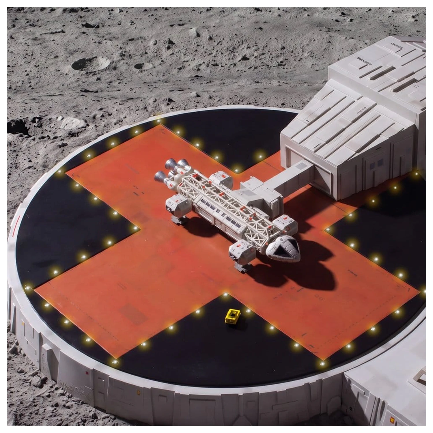 Space 1999 Playset Pristávacia plocha (s Eagle Transporter) 46 cm produktová fotografia