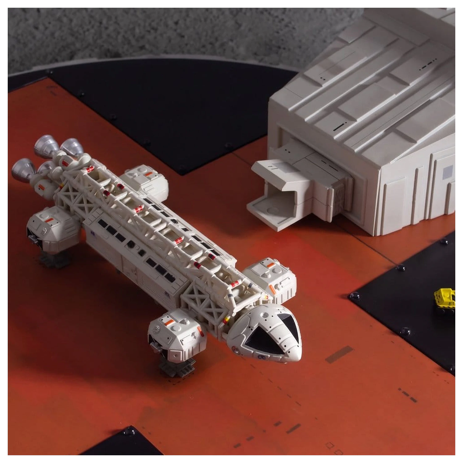 Space 1999 Playset Pristávacia plocha (s Eagle Transporter) 46 cm produktová fotografia