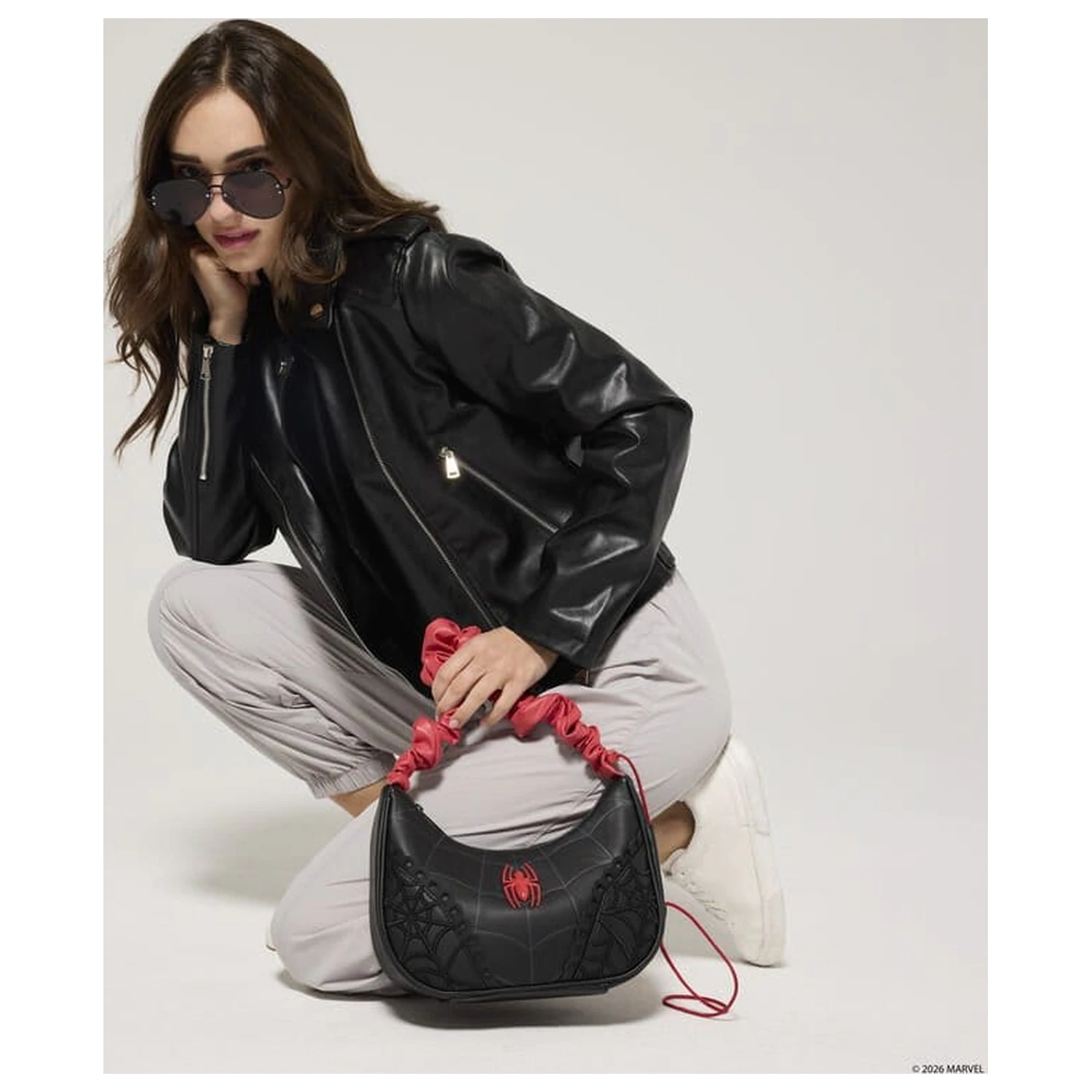 Spider-Man by Loungefly Crossbody taška Pavúčia sieť produktová fotografia