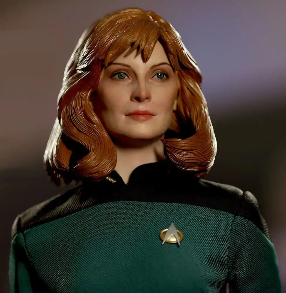 Star Trek: The Next Generation Akčná figúrka 1/6 Dr. Beverly Crusher (Essential Edition) 27 cm produktová fotografia