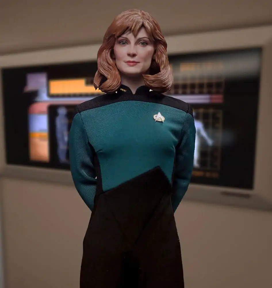 Star Trek: The Next Generation Akčná figúrka 1/6 Dr. Beverly Crusher (Essential Edition) 27 cm produktová fotografia