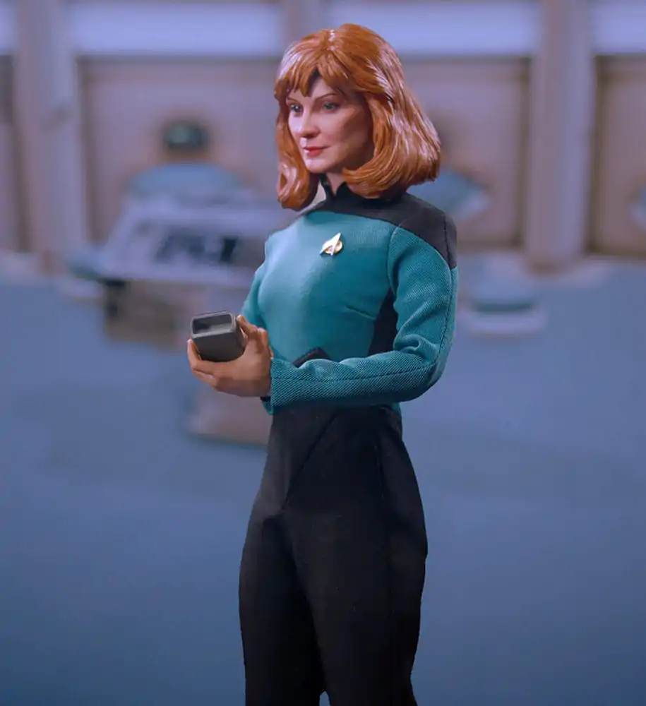 Star Trek: The Next Generation Akčná figúrka 1/6 Dr. Beverly Crusher (Essential Edition) 27 cm produktová fotografia