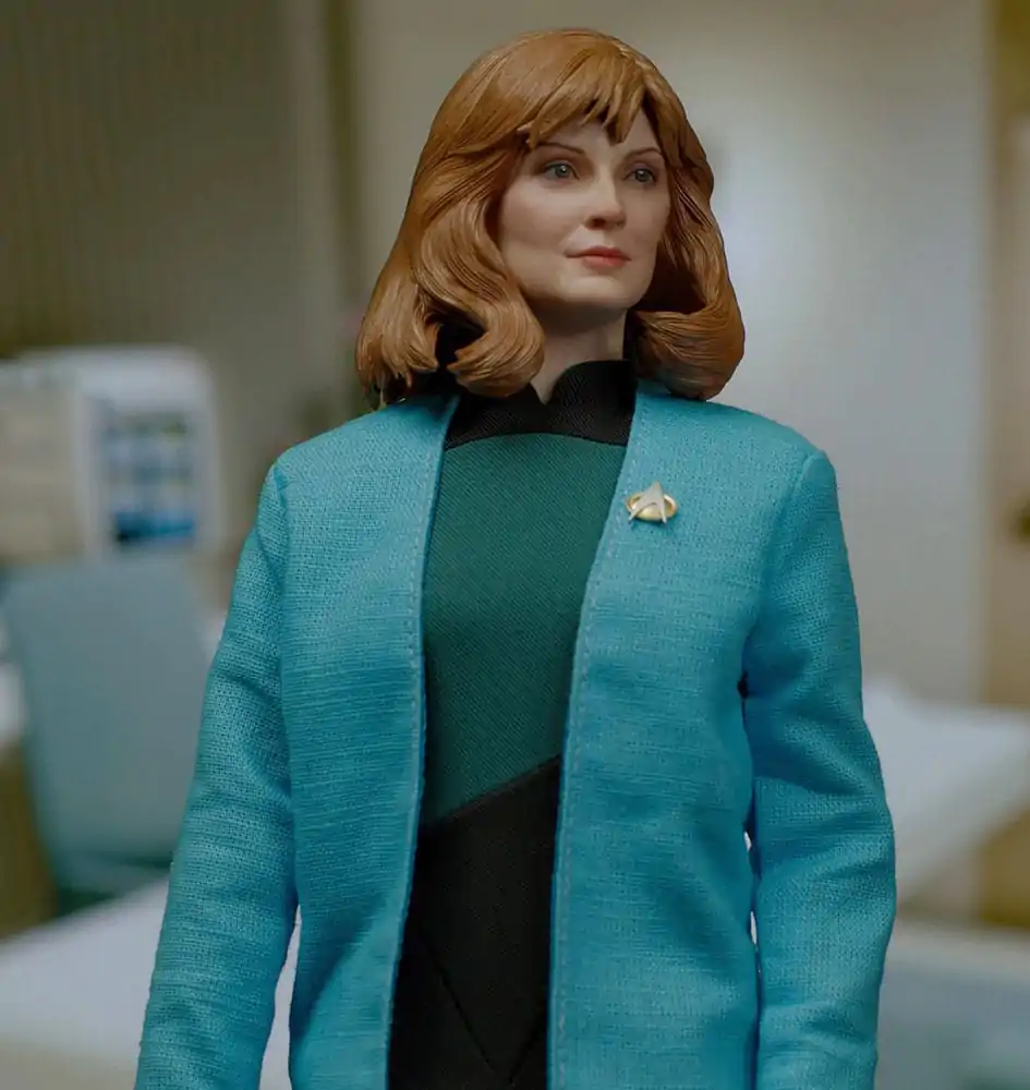 Star Trek: The Next Generation Akčná figúrka 1/6 Dr. Beverly Crusher (Standard Edition) 27 cm produktová fotografia